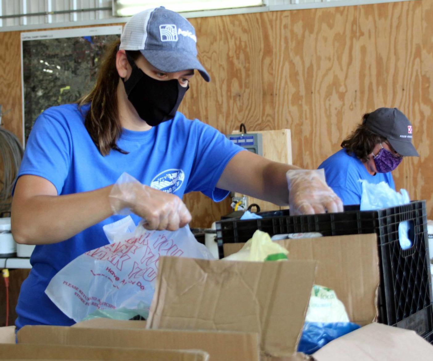 Sara packs boxes